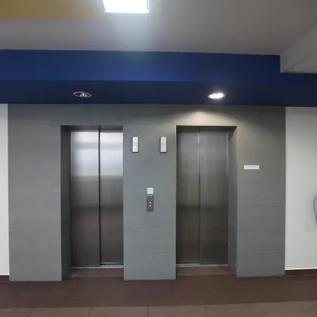 Apartman Sag 12th Floor Koloseo View Free Parking Pozsony